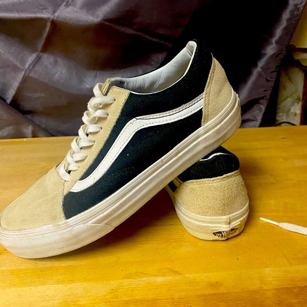 Vans old skool women size 7.0 or men size 5.5 on sale🔥